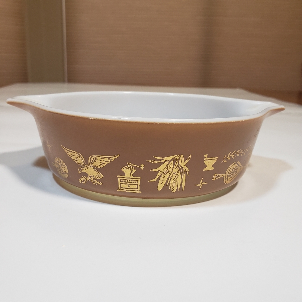 Vintage Pyrex Early American Pattern # 471- 1 PT Casserole Dish (Gold on Brown)